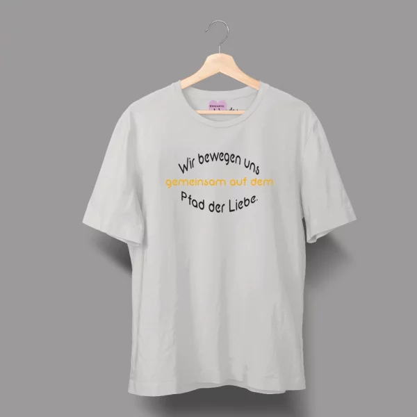 Unisex T-Shirt  "Wir bewegen uns gemeinsam auf dem Pfad der Liebe." – Bild 5
