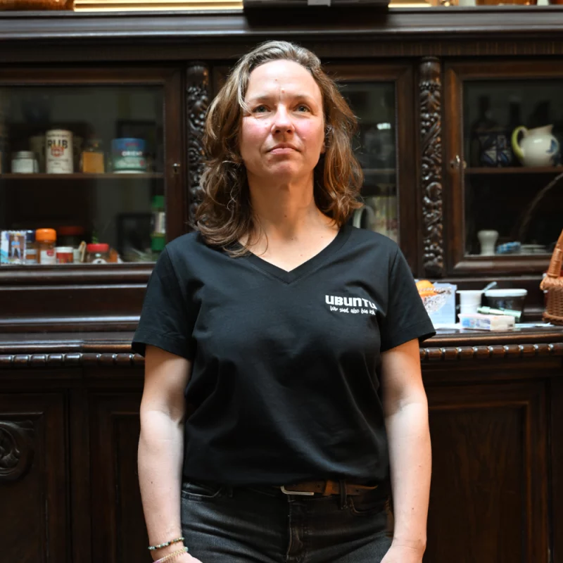 Damen T-Shirt V-Ausschnitt - Ubuntu Wir sind, also bin ich.