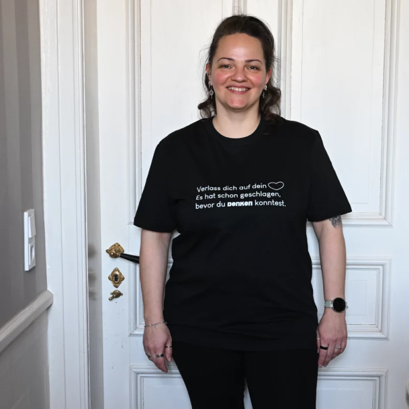 Unisex T-Shirt  "Verlass dich auf dein Herz. Es hat schon geschlagen, bevor du denken konntest."