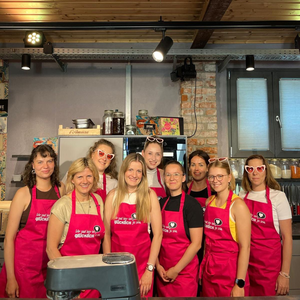 Schürze unisex "Wir sind hier um glücklich zu sein"