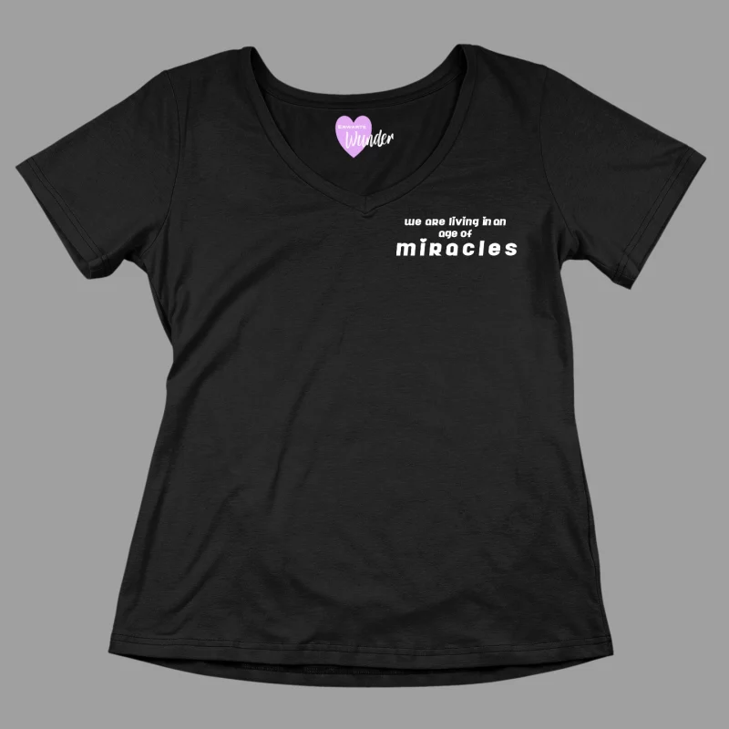 Damen T-Shirt V-Ausschnitt - We are living in an age of miracles.