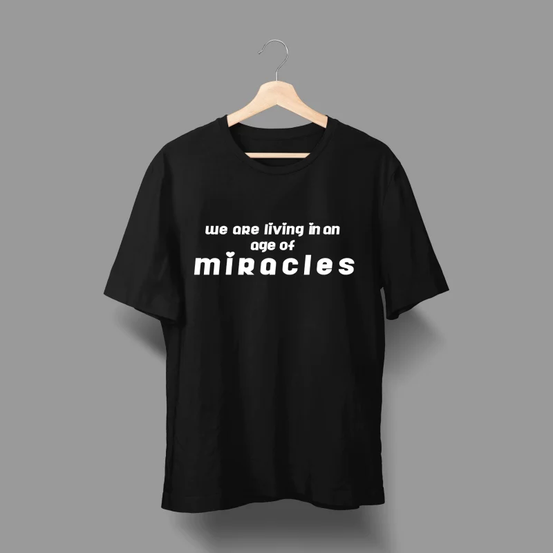 Herren T-Shirt - We are living in an age of miracles.